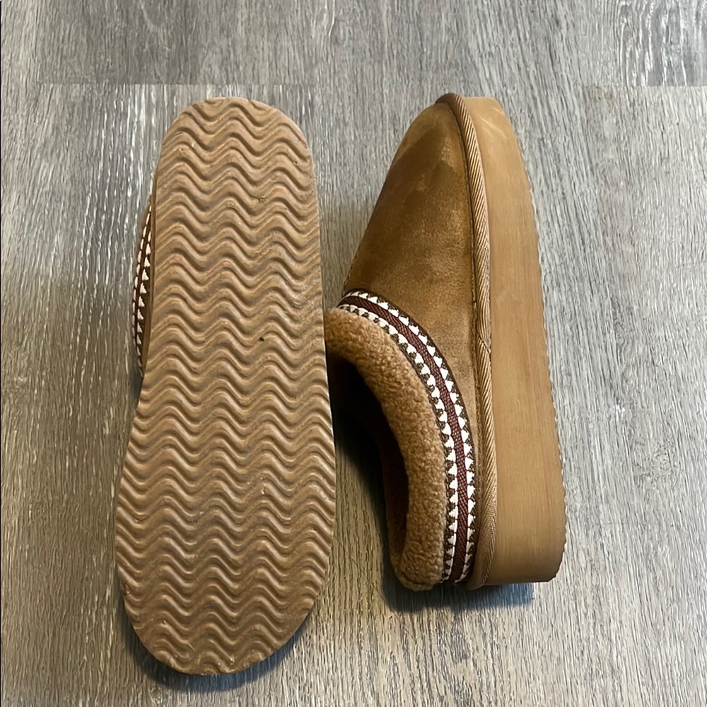 Magellan Brown Shearling Slippers-Barely Worn - Picture 5 of 9